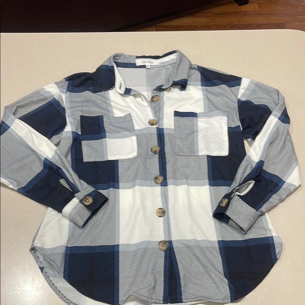 Women’s Eden & Olivia Small plaid shirt like new!!